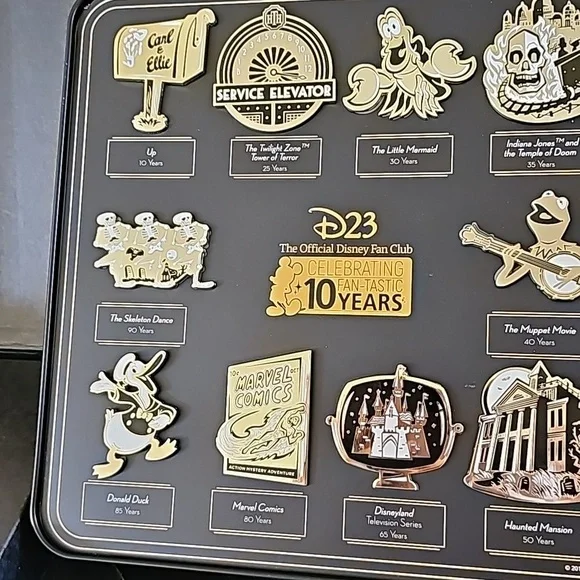 D23 10 Year Anniversary pin set 2019 - Picture 4 of 6